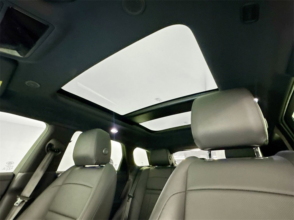 Certified 2024 Land Rover Range Rover Evoque Dynamic SE image 21