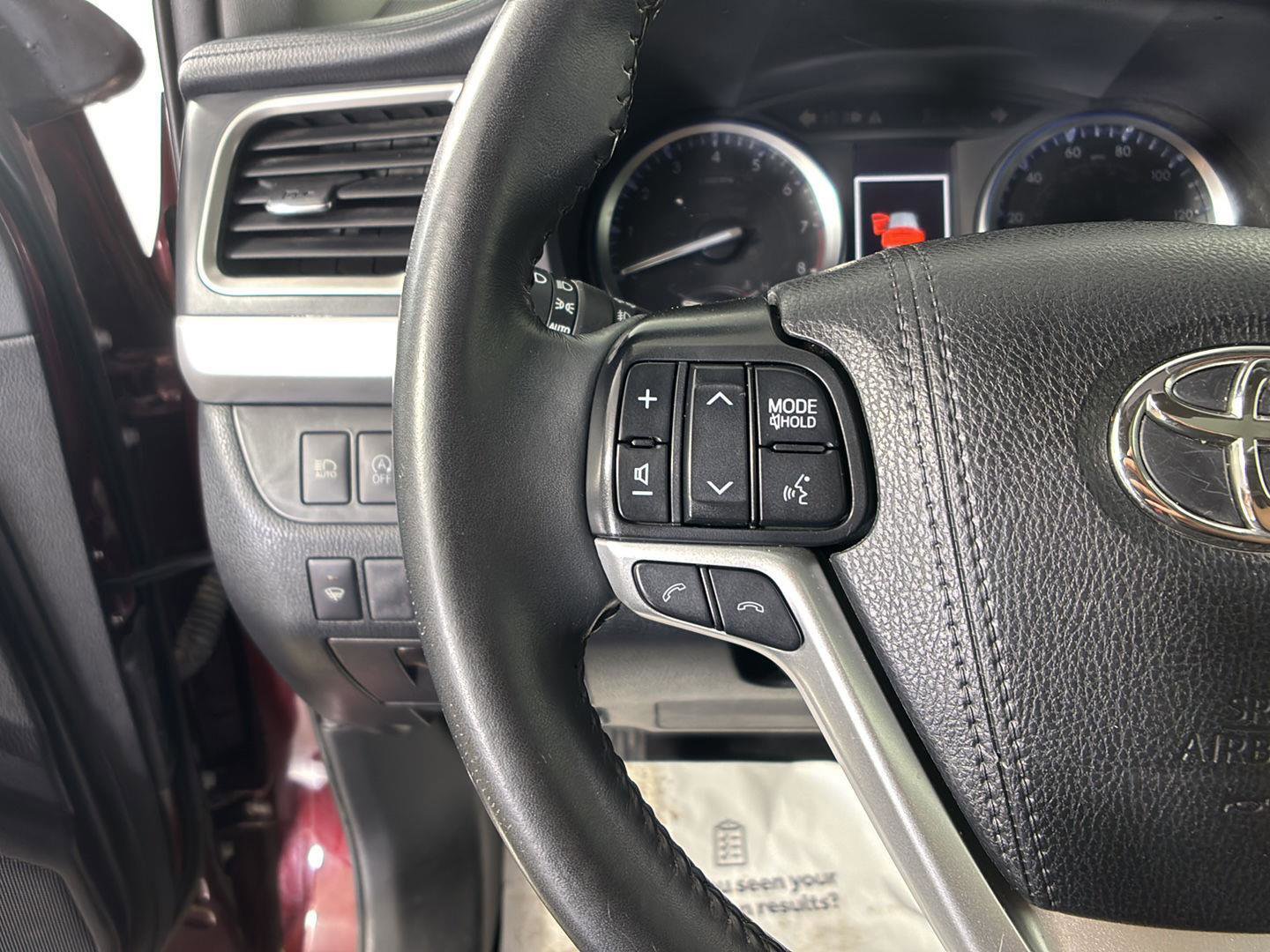 Used 2019 Toyota Highlander XLE AWD/4WD image 29