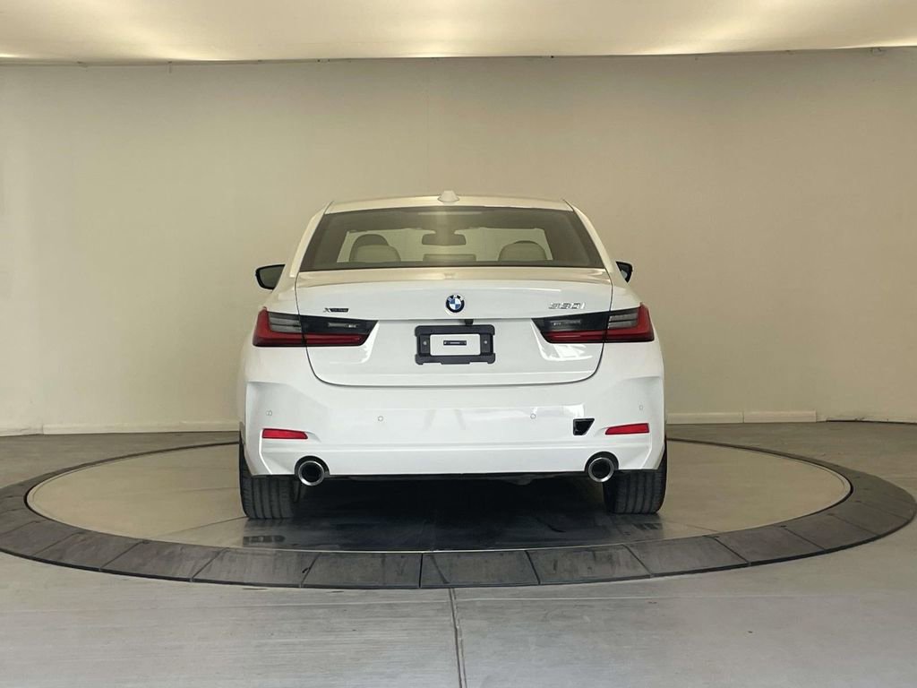 Used 2023 BMW 330i xDrive Sedan w/ Driving Assistance Package AWD/4WD image 4
