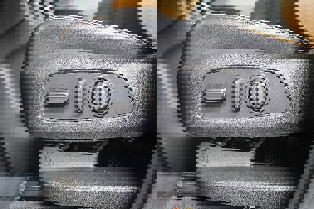 Used 2018 Chevrolet Equinox Premier image 21