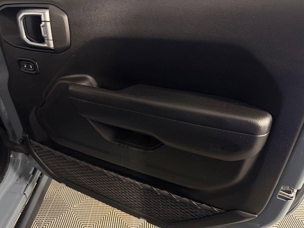 Used 2024 Jeep Wrangler Unlimited AWD/4WD image 31