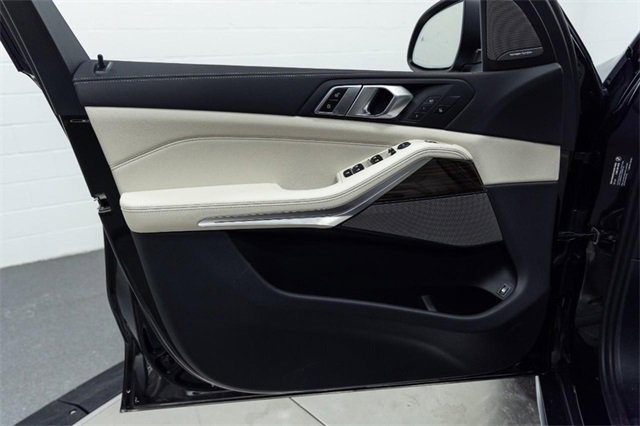 New 2026 BMW X5 xDrive50e w/ Climate Comfort Package image 15