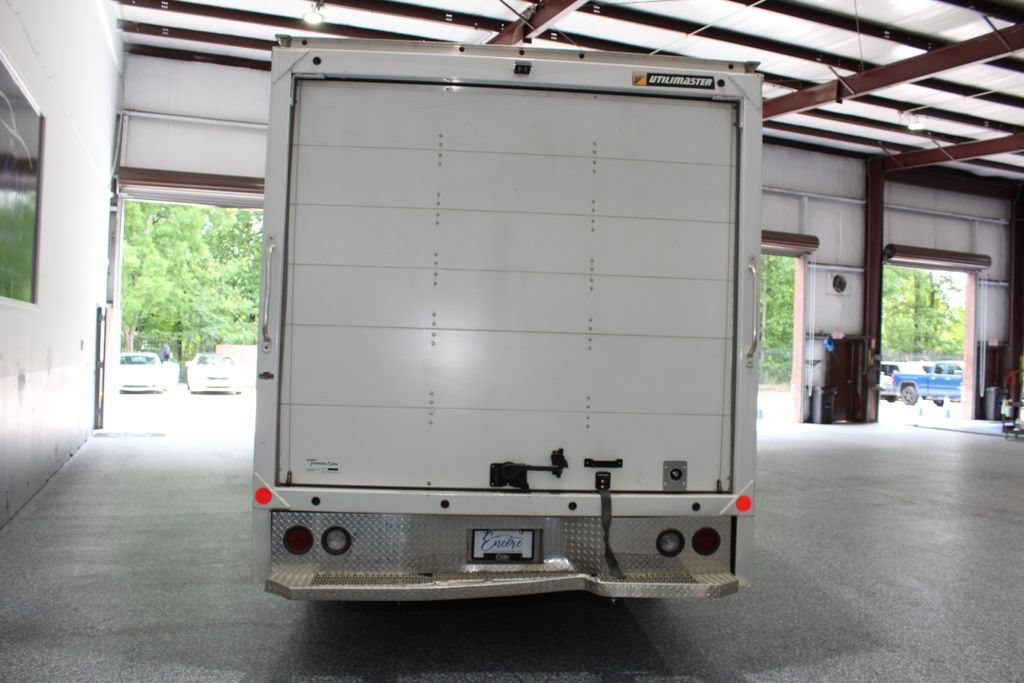 Used 2022 Ford E-450 and Econoline 450 Super Duty RWD image 2