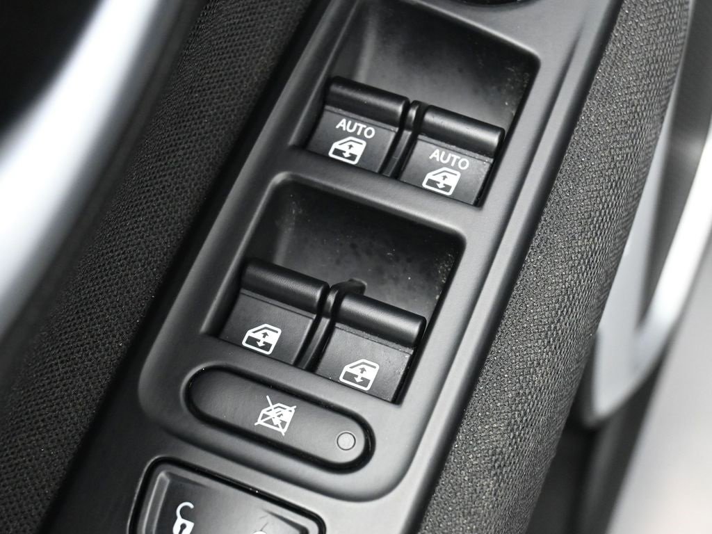 Used 2018 Jeep Renegade Latitude w/ Cold Weather Group image 12