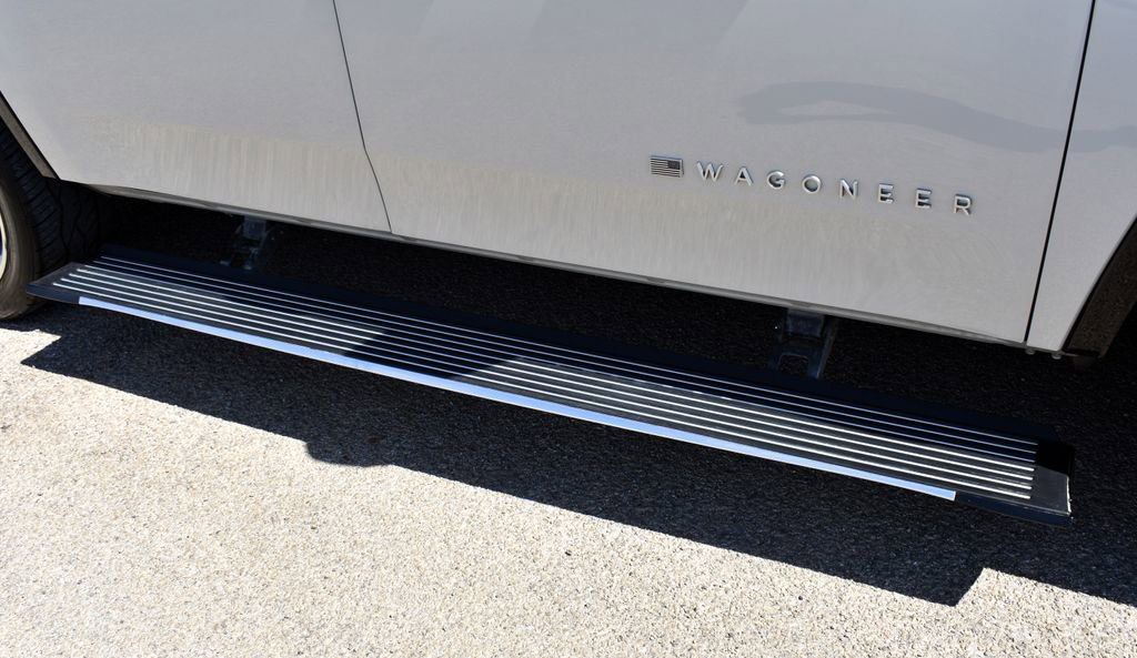 Used 2022 Jeep Wagoneer Series III w/ Premium Group I image 9