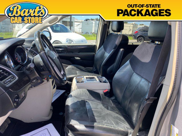 Used 2015 Chrysler Town & Country Limited Platinum FWD image 23