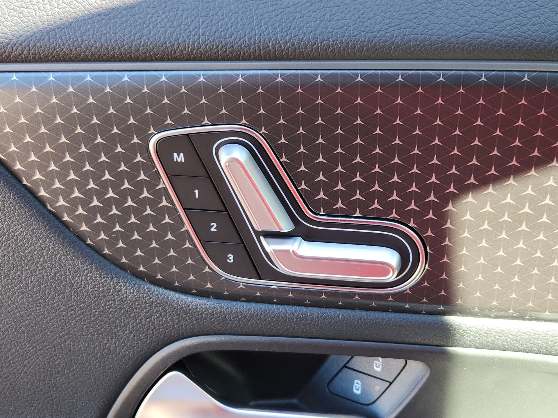 New 2025 Mercedes-Benz GLA 250 4MATIC image 17