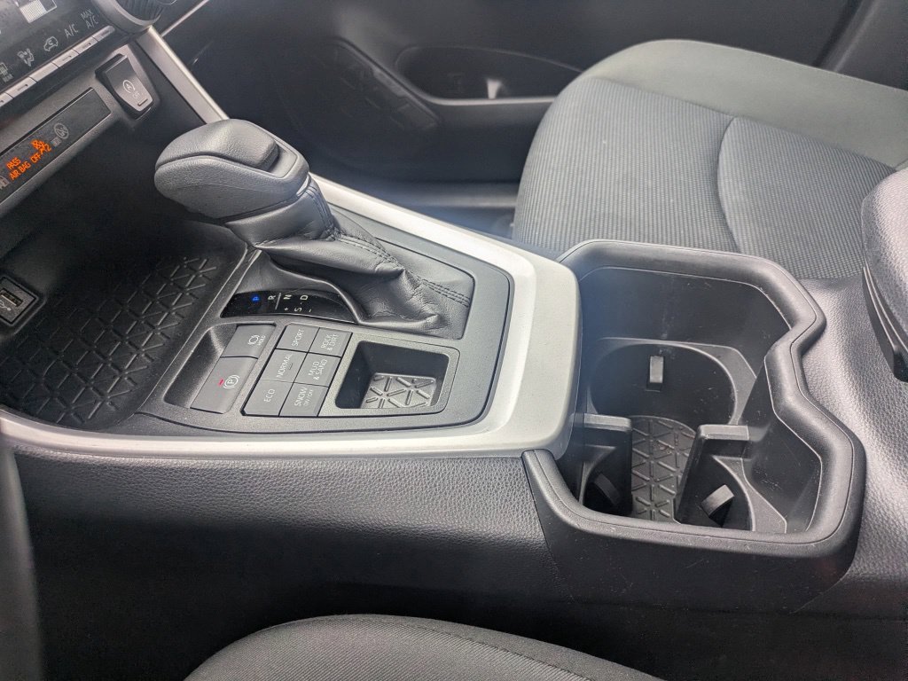 Used 2024 Toyota RAV4 LE AWD/4WD image 18