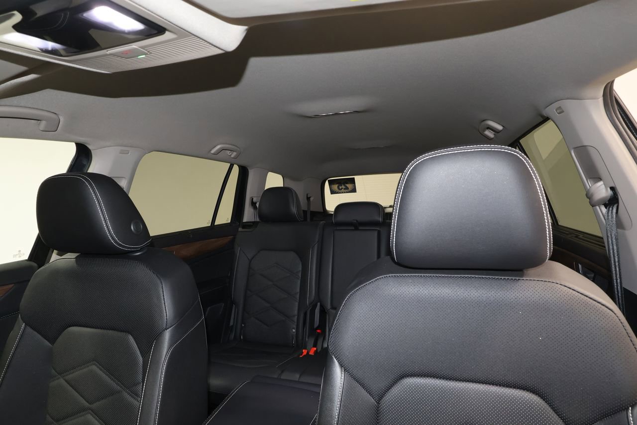 Used 2025 Volkswagen Atlas SE image 16
