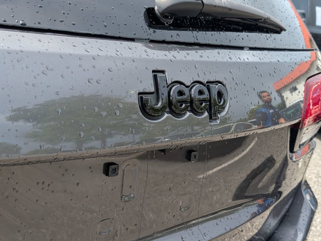 Certified 2021 Jeep Grand Cherokee Laredo X image 15