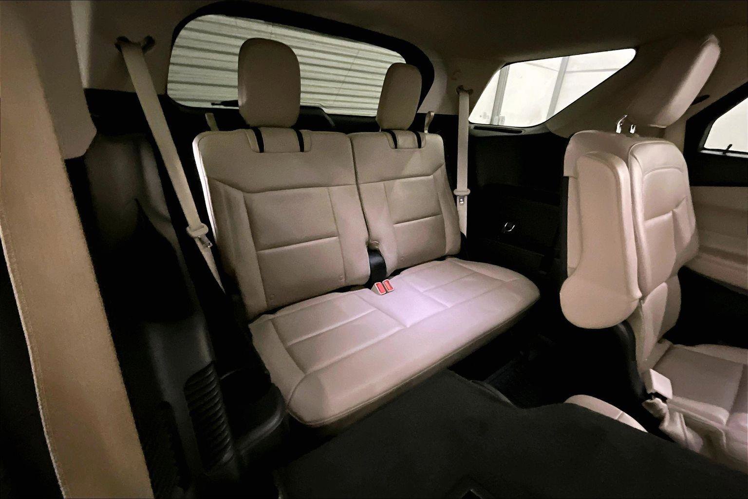 Used 2022 Ford Explorer XLT w/ Equipment Group 202A image 27