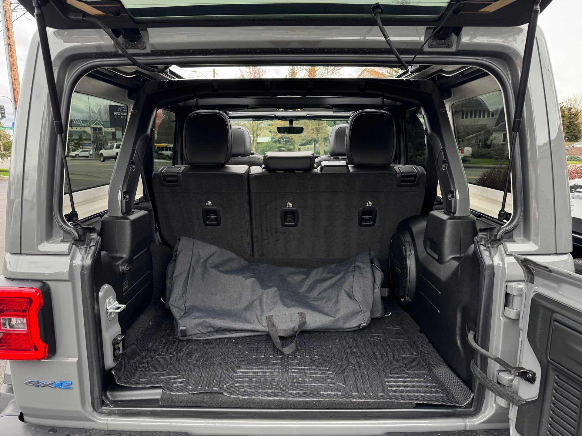 Used 2023 Jeep Wrangler Unlimited Rubicon 4xe w/ Cold Weather Group image 25