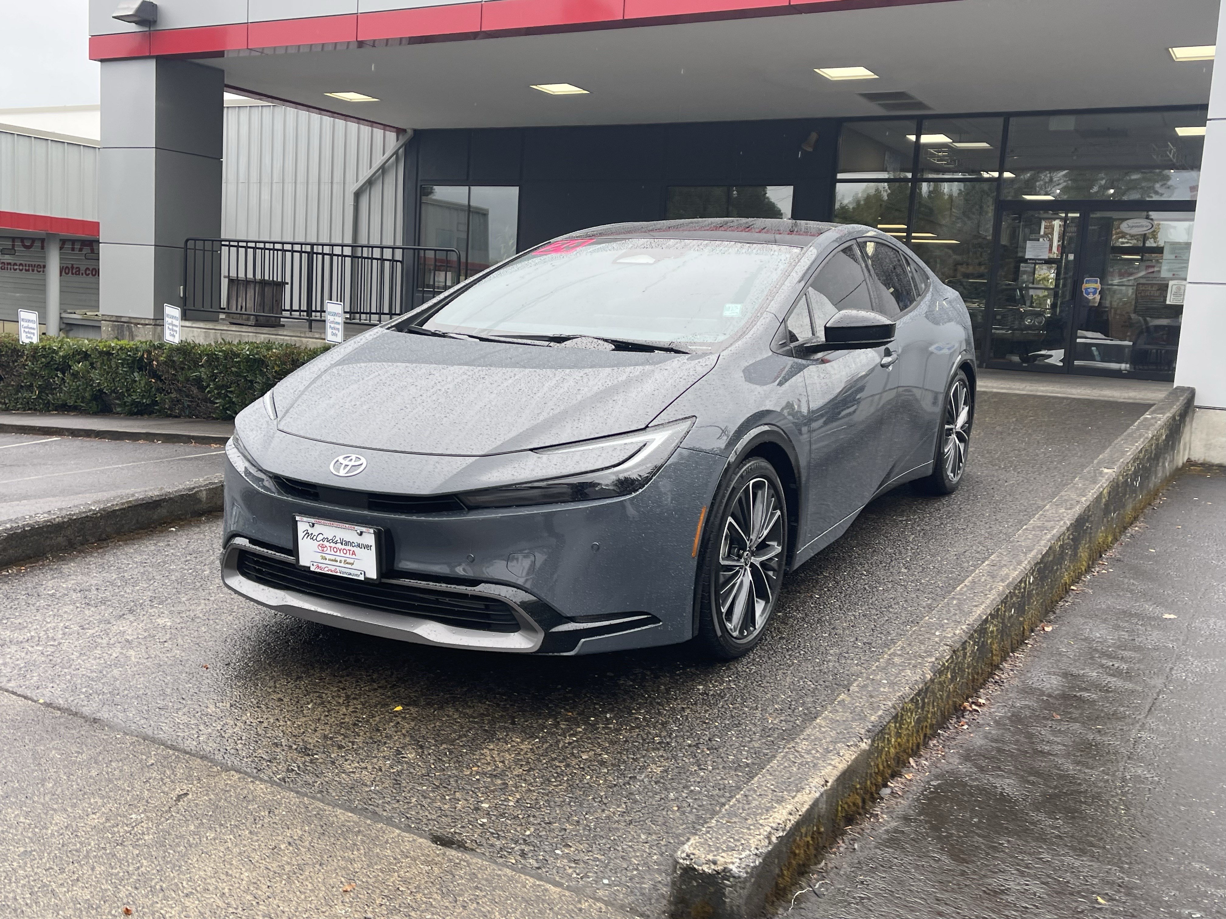 Certified 2024 Toyota Prius XLE FWD image 4