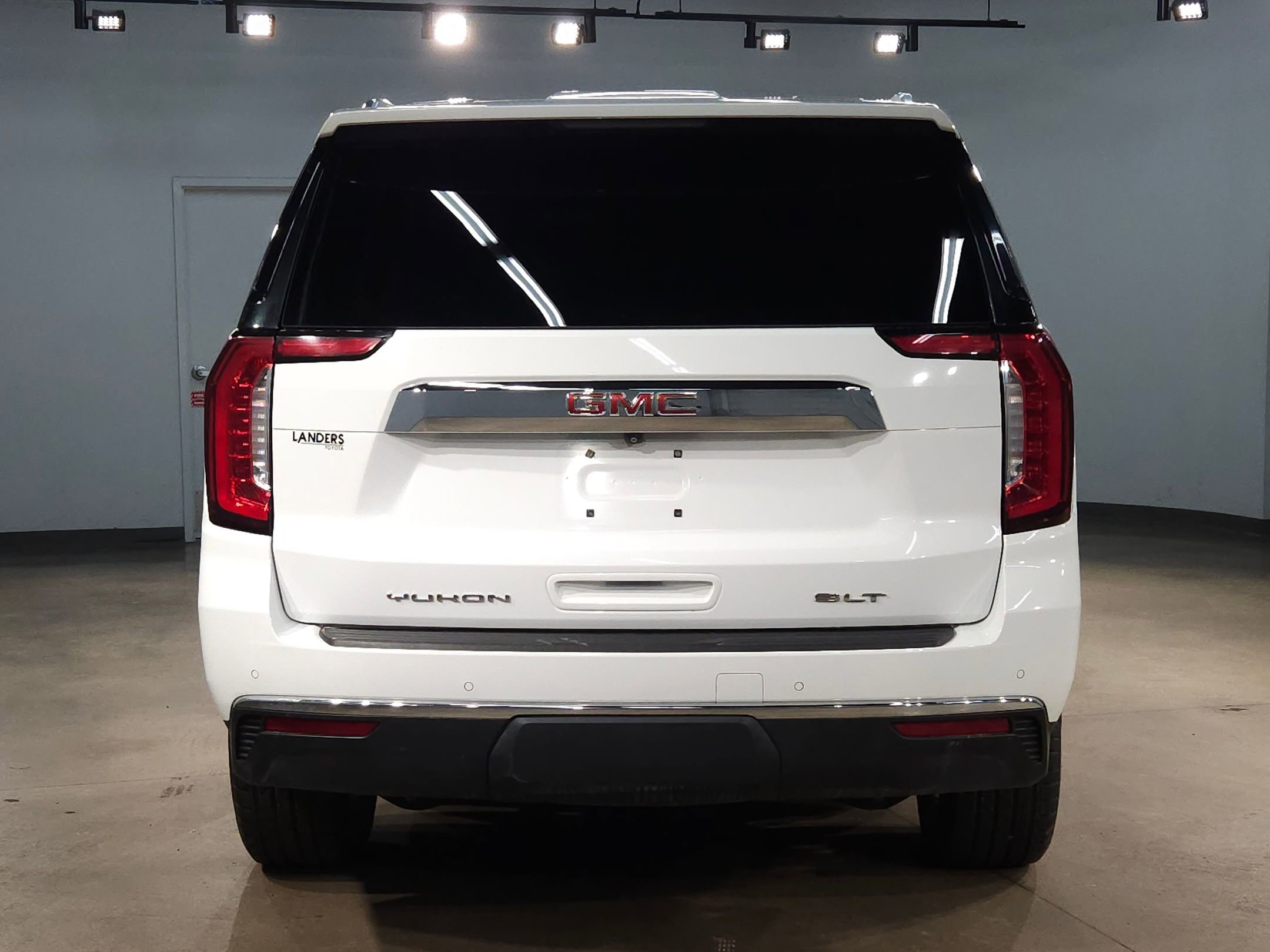 Used 2021 GMC Yukon SLT w/ SLT Luxury Package image 6