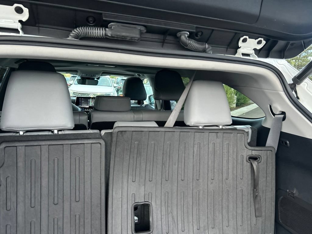 Used 2020 Toyota Highlander XLE AWD/4WD image 19