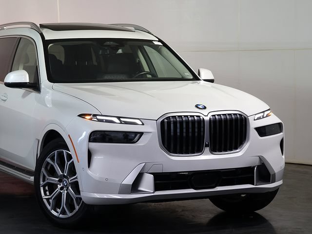 Used 2025 BMW X7 xDrive40i AWD/4WD image 6