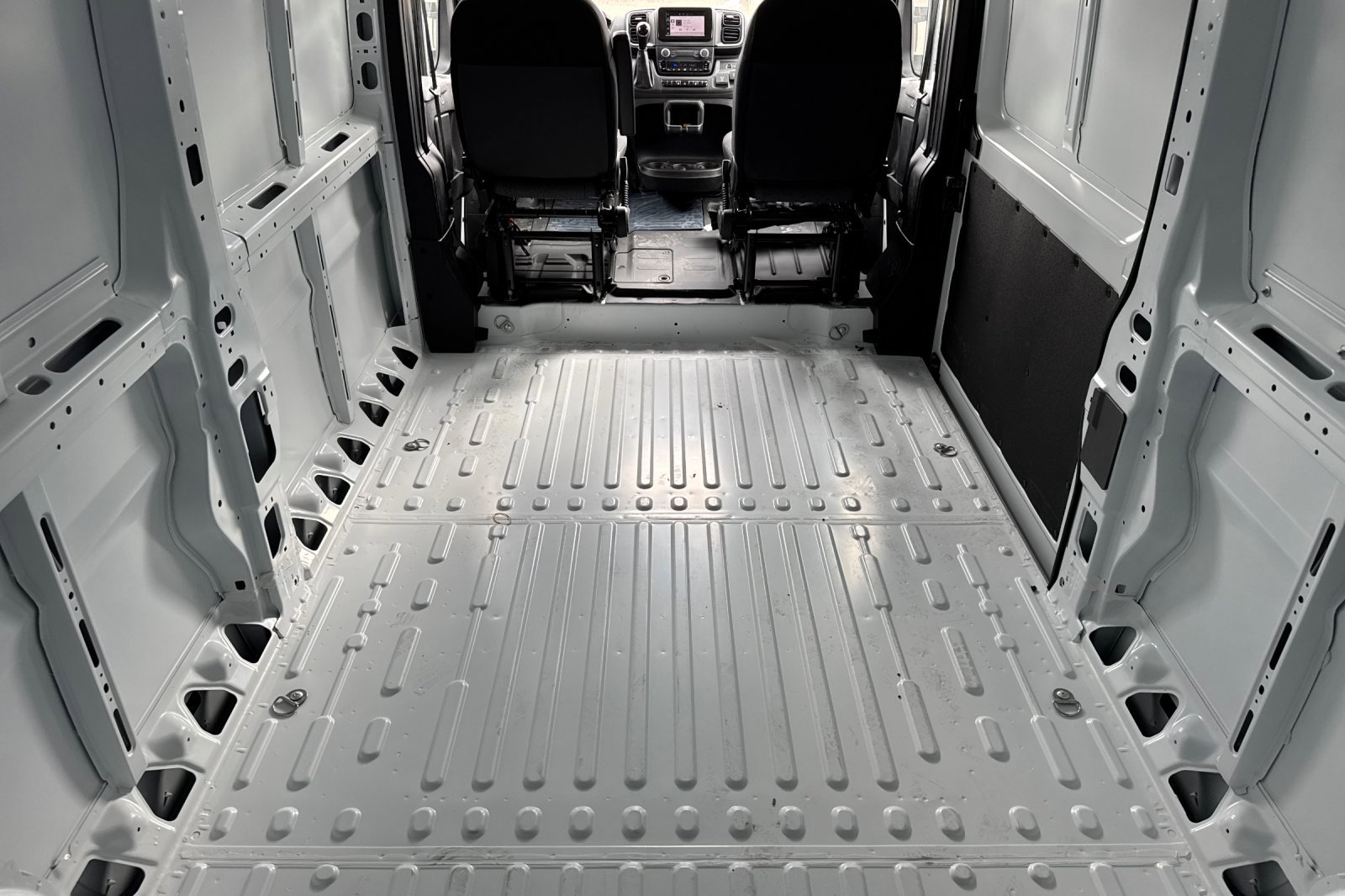 New 2026 RAM ProMaster 2500 w/ Quick Order Package 22G SLT image 13