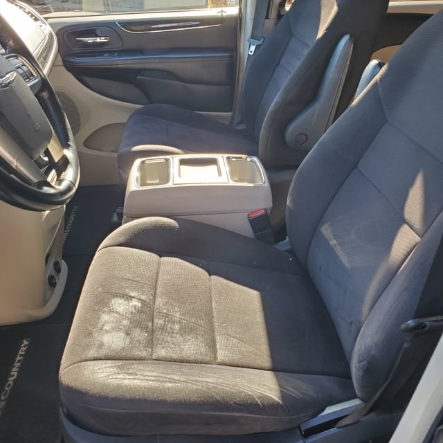 Used 2011 Chrysler Town & Country Touring FWD image 19