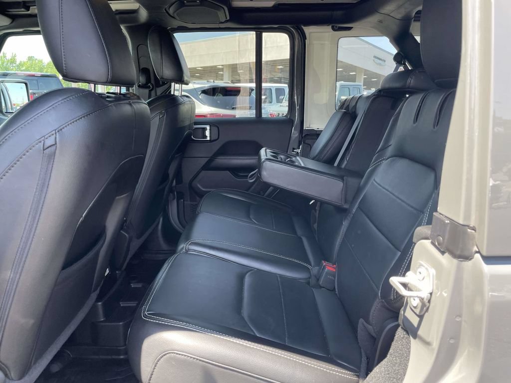Used 2023 Jeep Wrangler Unlimited Sahara w/ Cold Weather Group AWD/4WD image 19