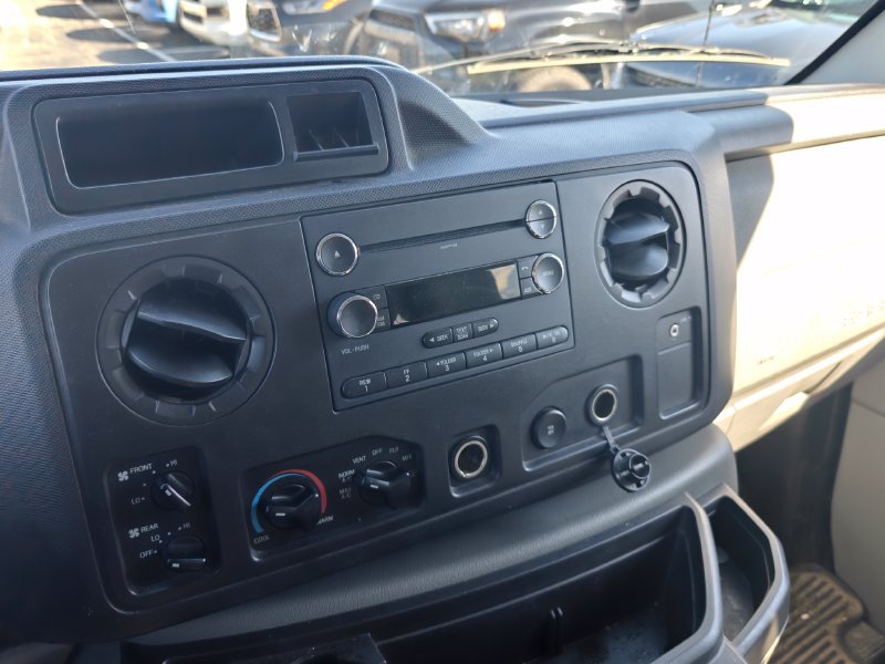 Used 2011 Ford E-350 and Econoline 350 XLT RWD image 13