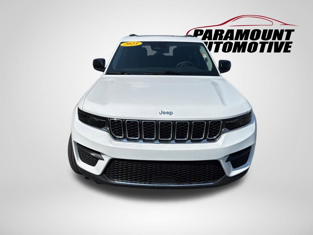 Used 2023 Jeep Grand Cherokee Laredo AWD/4WD image 2