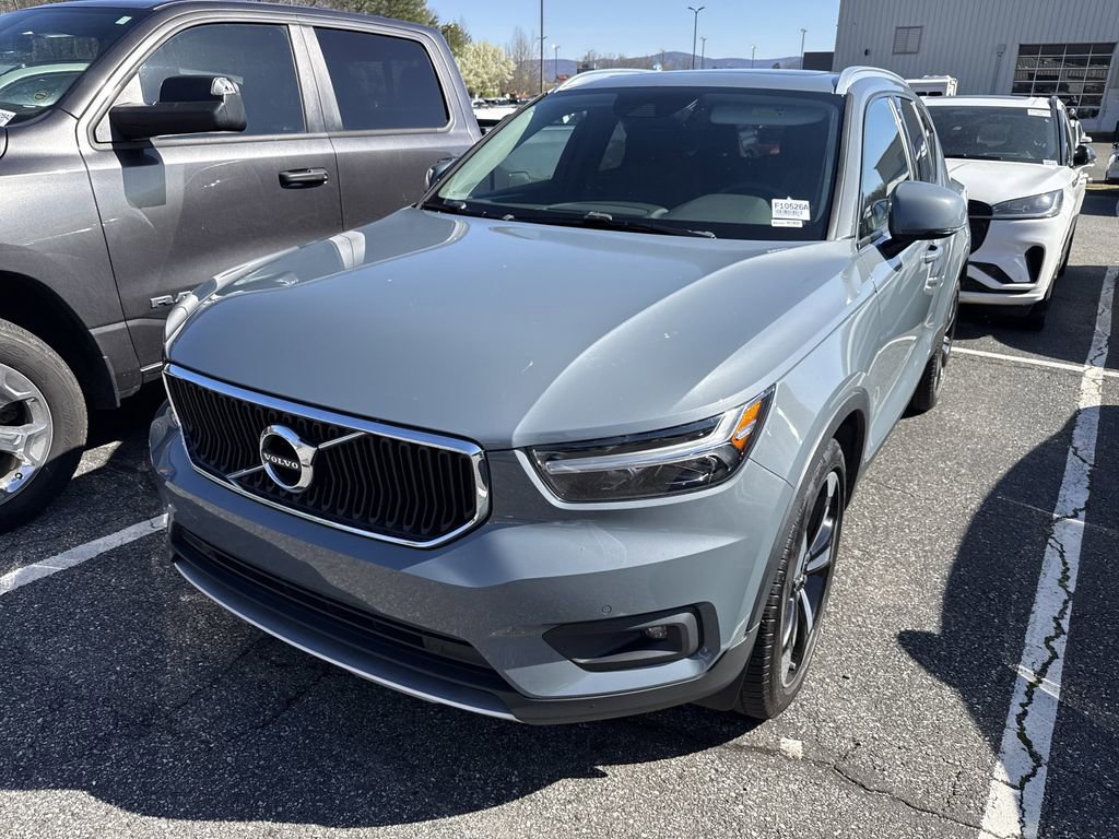 Used 2021 Volvo XC40 T5 Momentum w/ Premium Package image 6