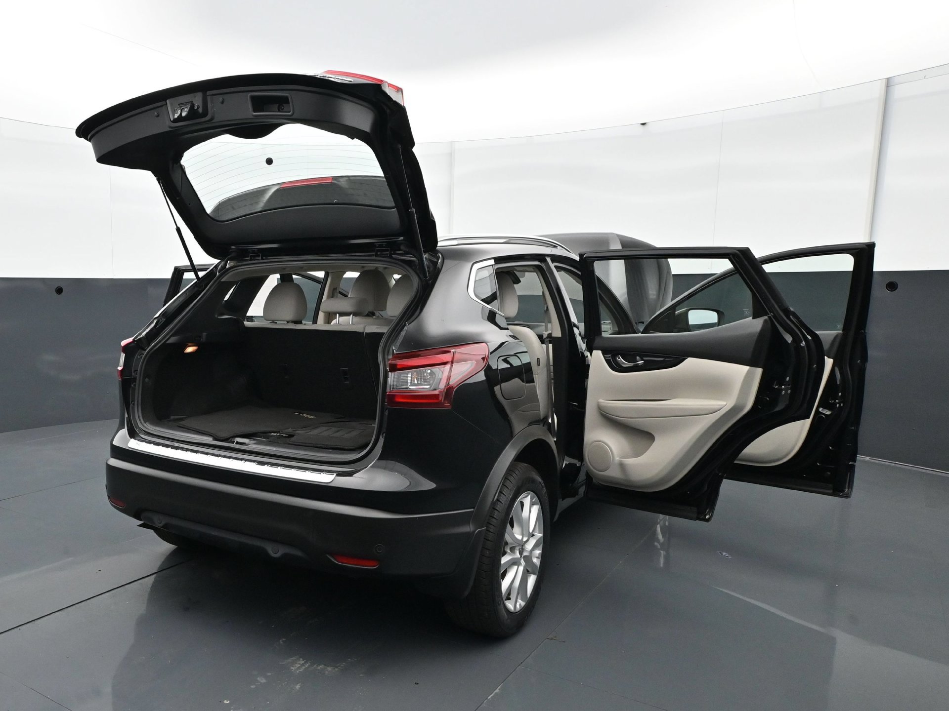 Used 2020 Nissan Rogue Sport SV AWD/4WD image 34