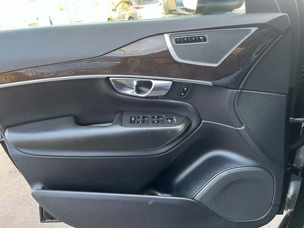 Used 2019 Volvo XC90 T5 Momentum image 16