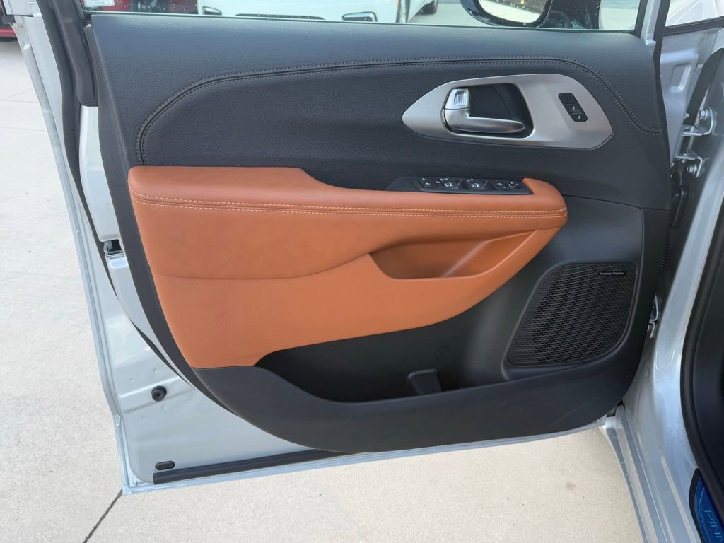 New 2026 Chrysler Pacifica Pinnacle image 34