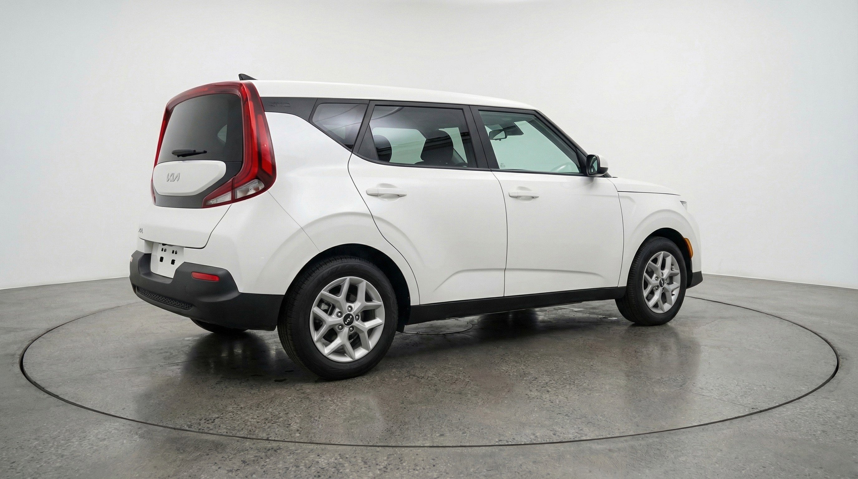 Used 2025 Kia Soul LX w/ LX Technology Package FWD image 9