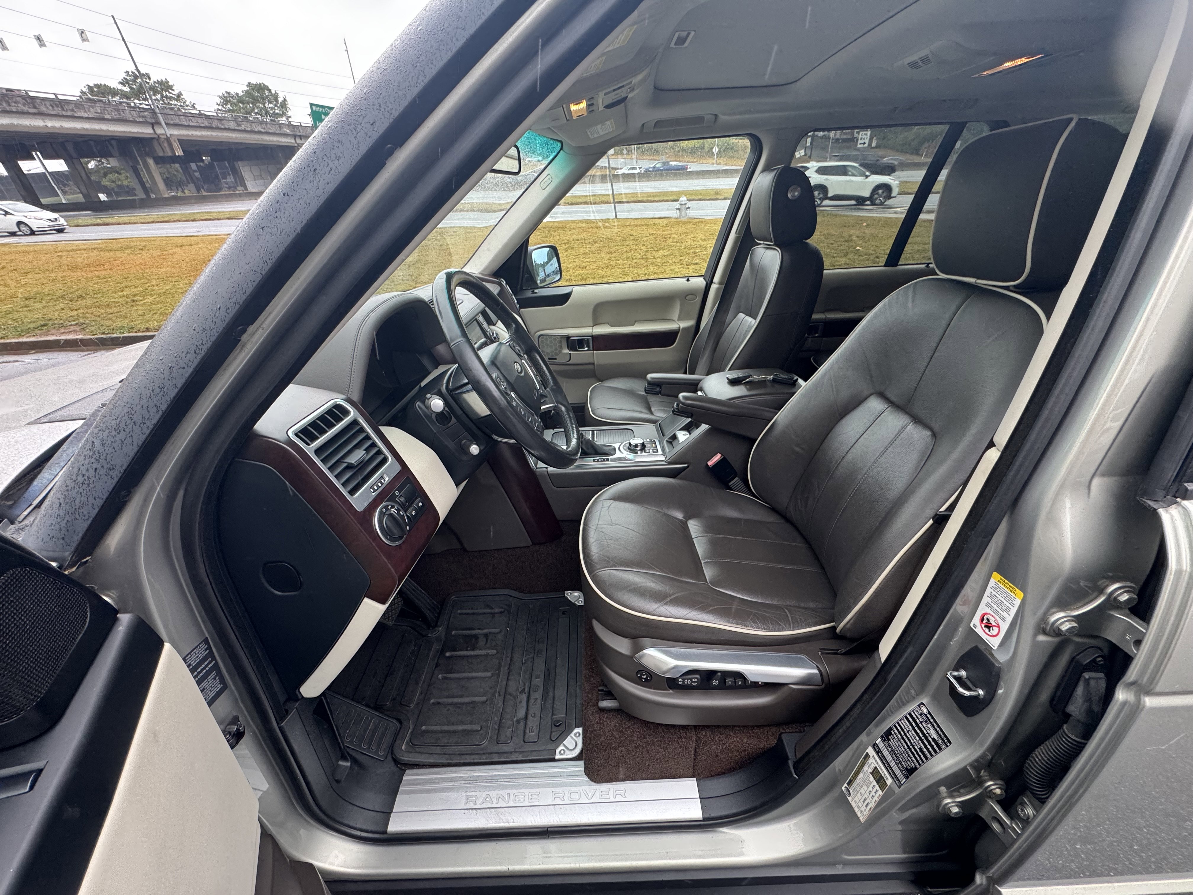 Used 2012 Land Rover Range Rover HSE image 18