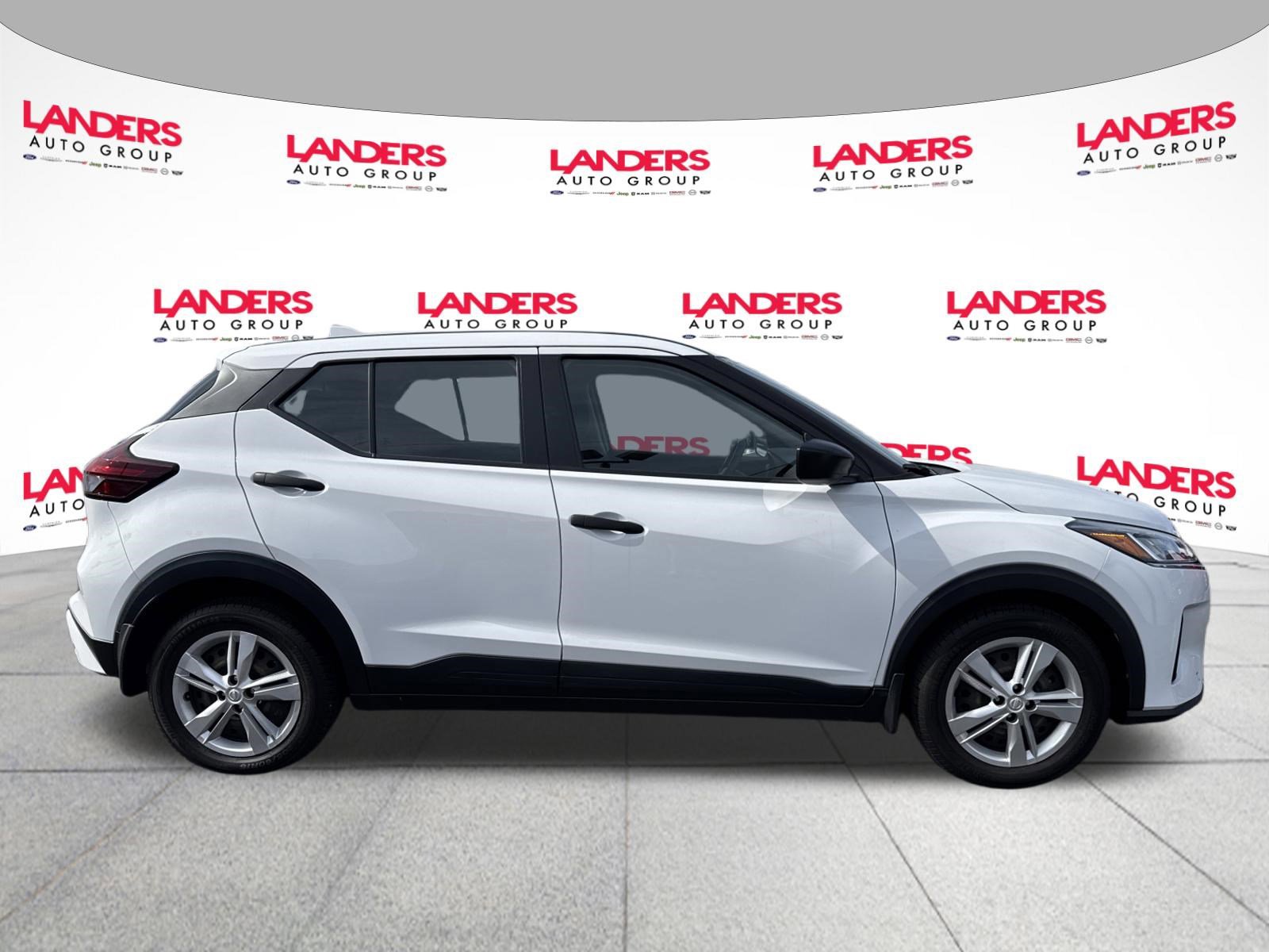 Used 2021 Nissan Kicks S FWD image 2