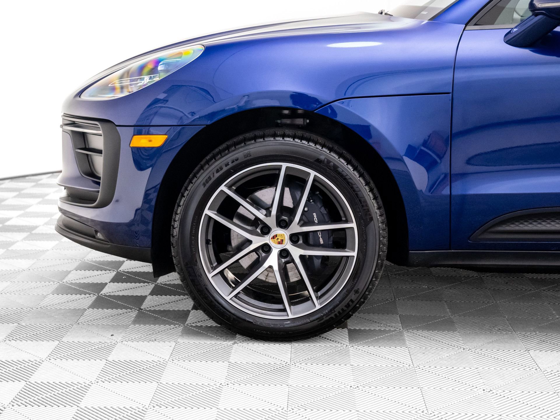 Certified 2025 Porsche Macan image 35