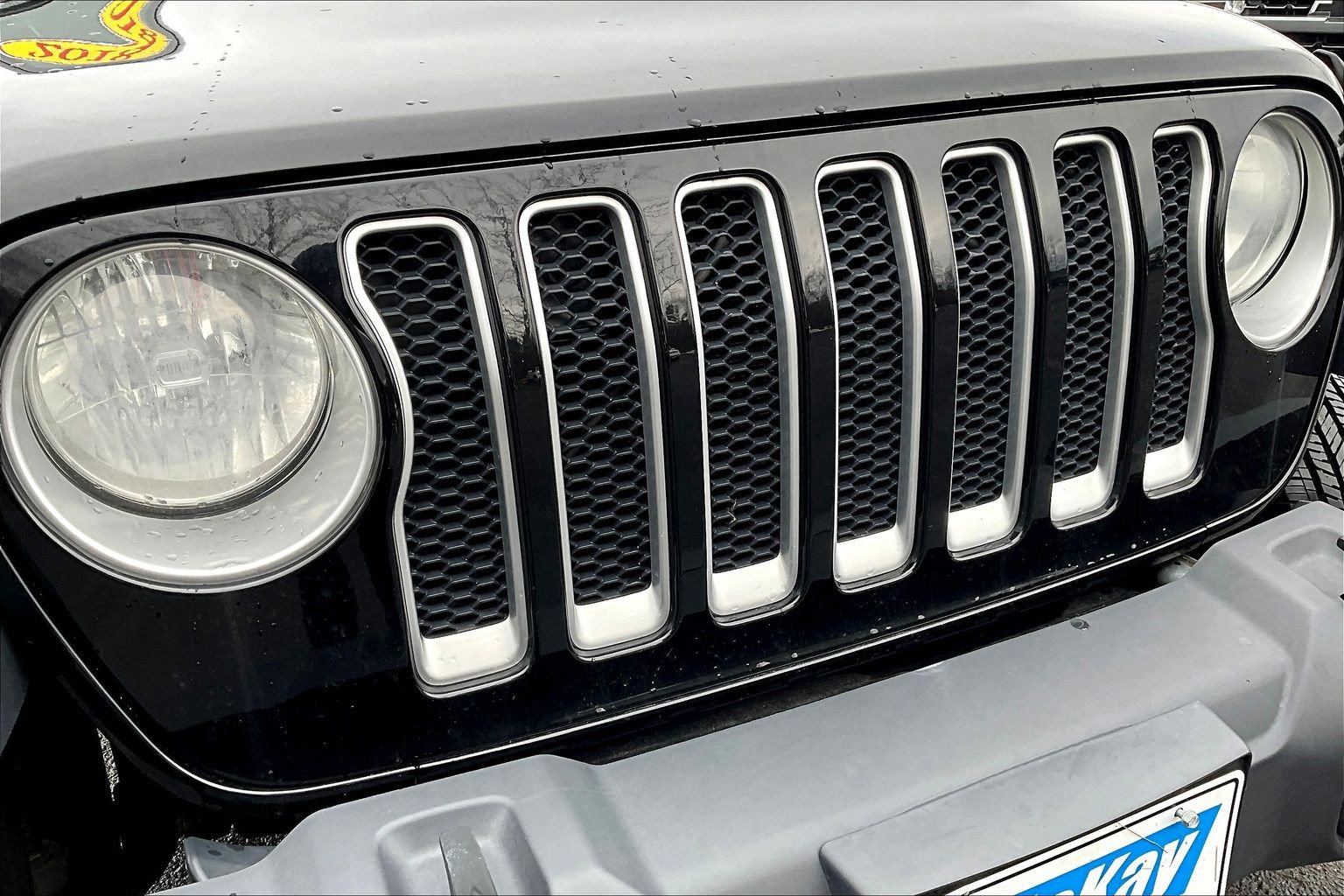 Used 2018 Jeep Wrangler Unlimited Sahara w/ Cold Weather Group AWD/4WD image 24