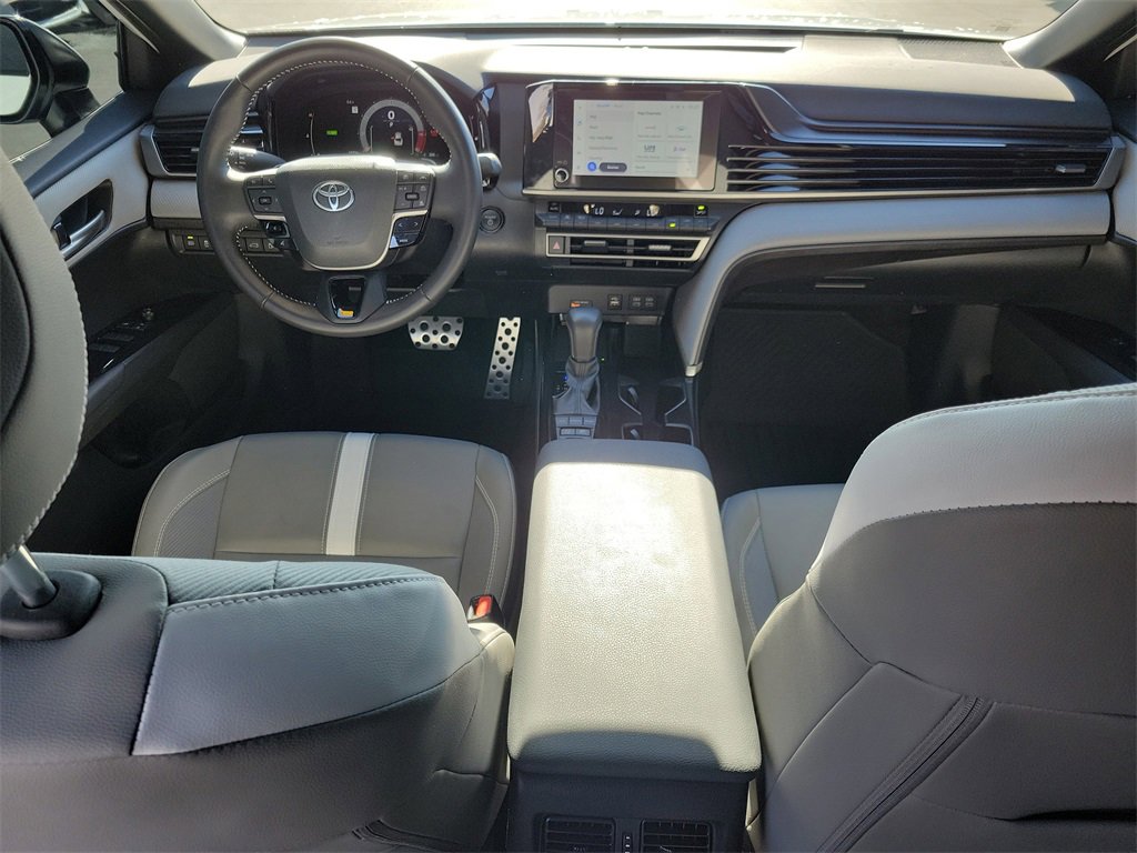 Used 2025 Toyota Camry SE image 17