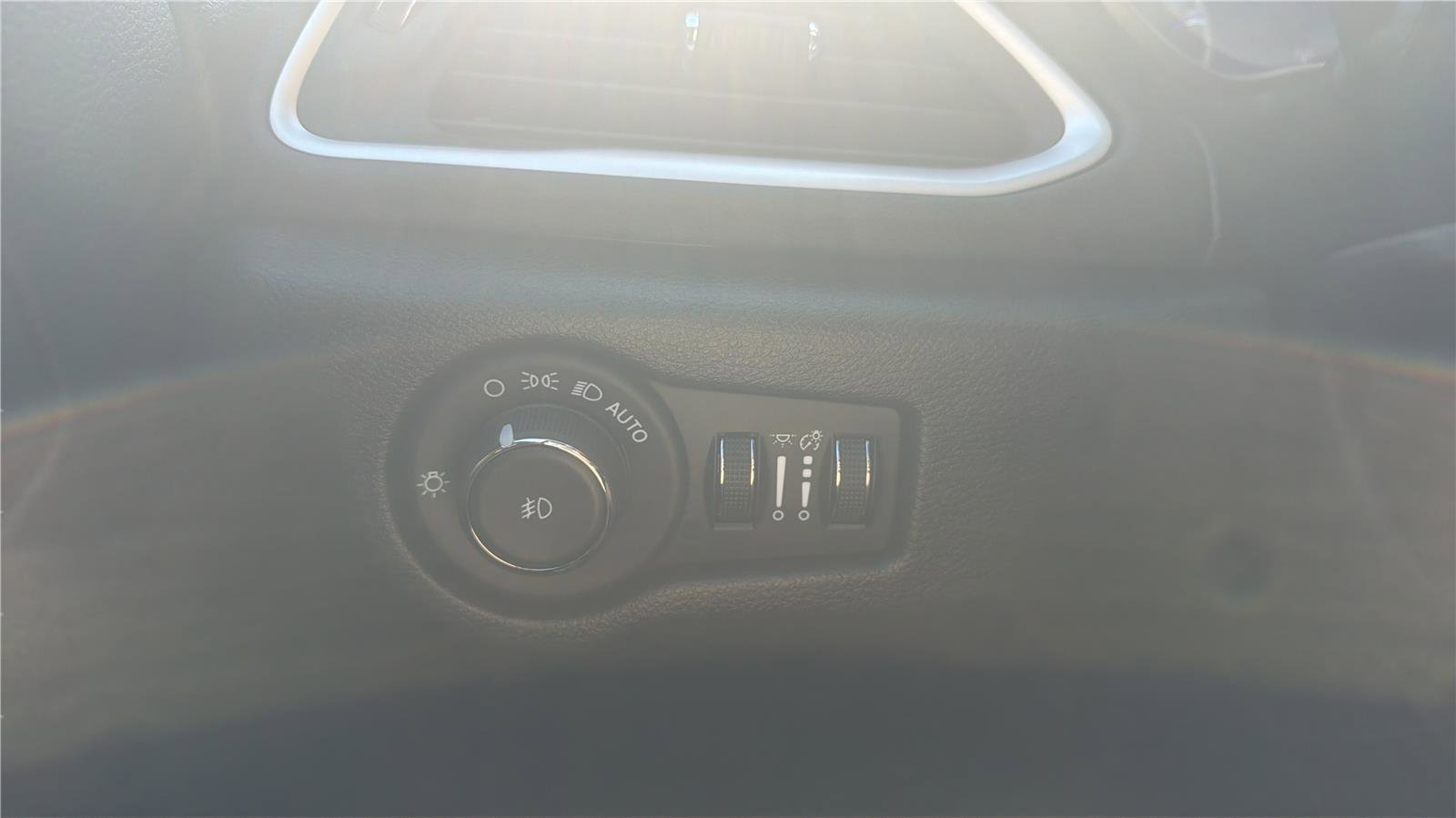 Used 2025 Chrysler Pacifica Select image 13