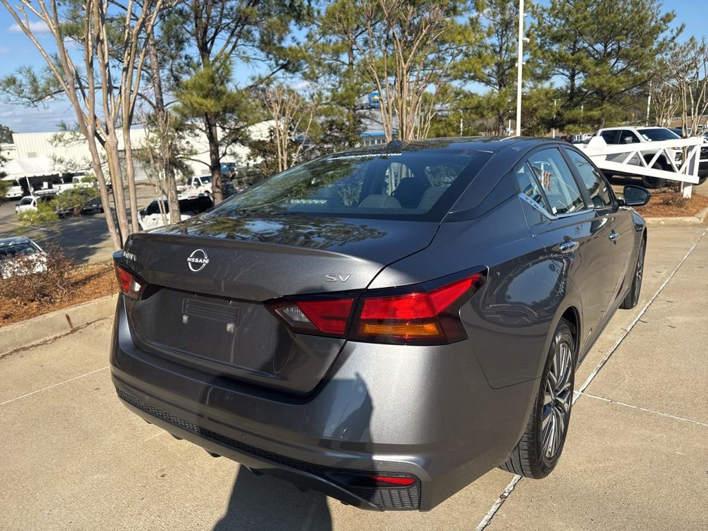 Used 2024 Nissan Altima 2.5 SV FWD image 5