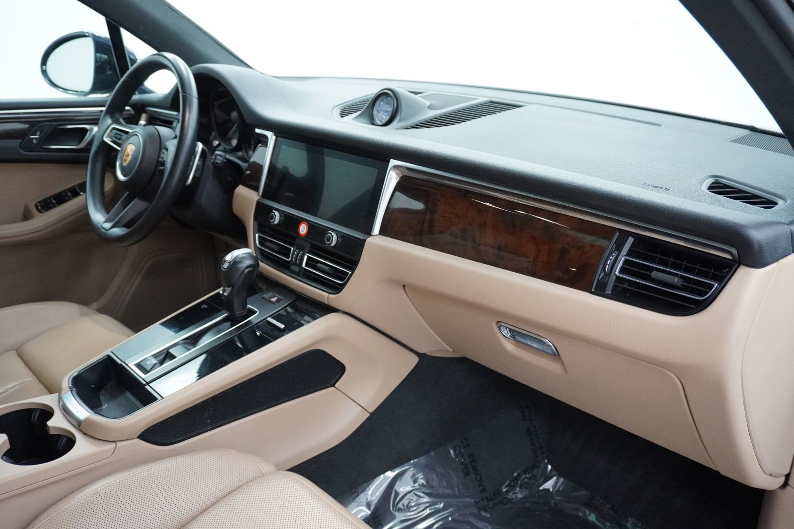 Certified 2023 Porsche Macan Turbo image 26