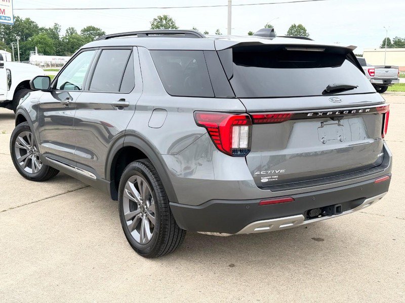 Used 2025 Ford Explorer Active w/ Active Comfort Package AWD/4WD image 5