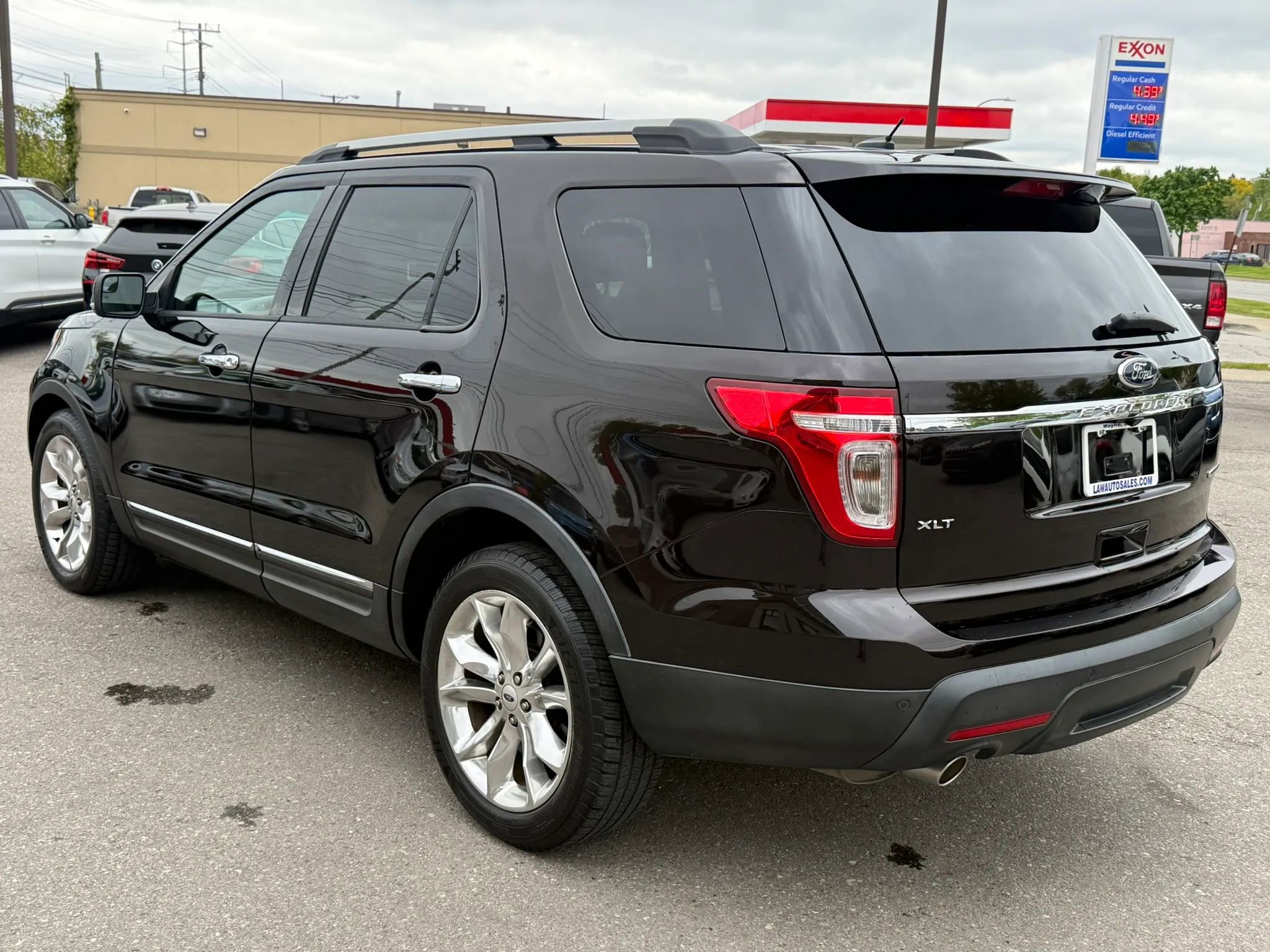 Used 2014 Ford Explorer XLT w/ Equipment Group 202A FWD image 7