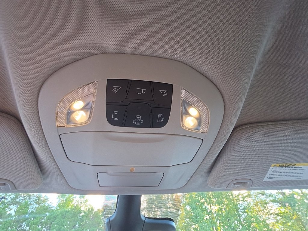 Used 2024 Chrysler Pacifica Touring-L FWD image 30