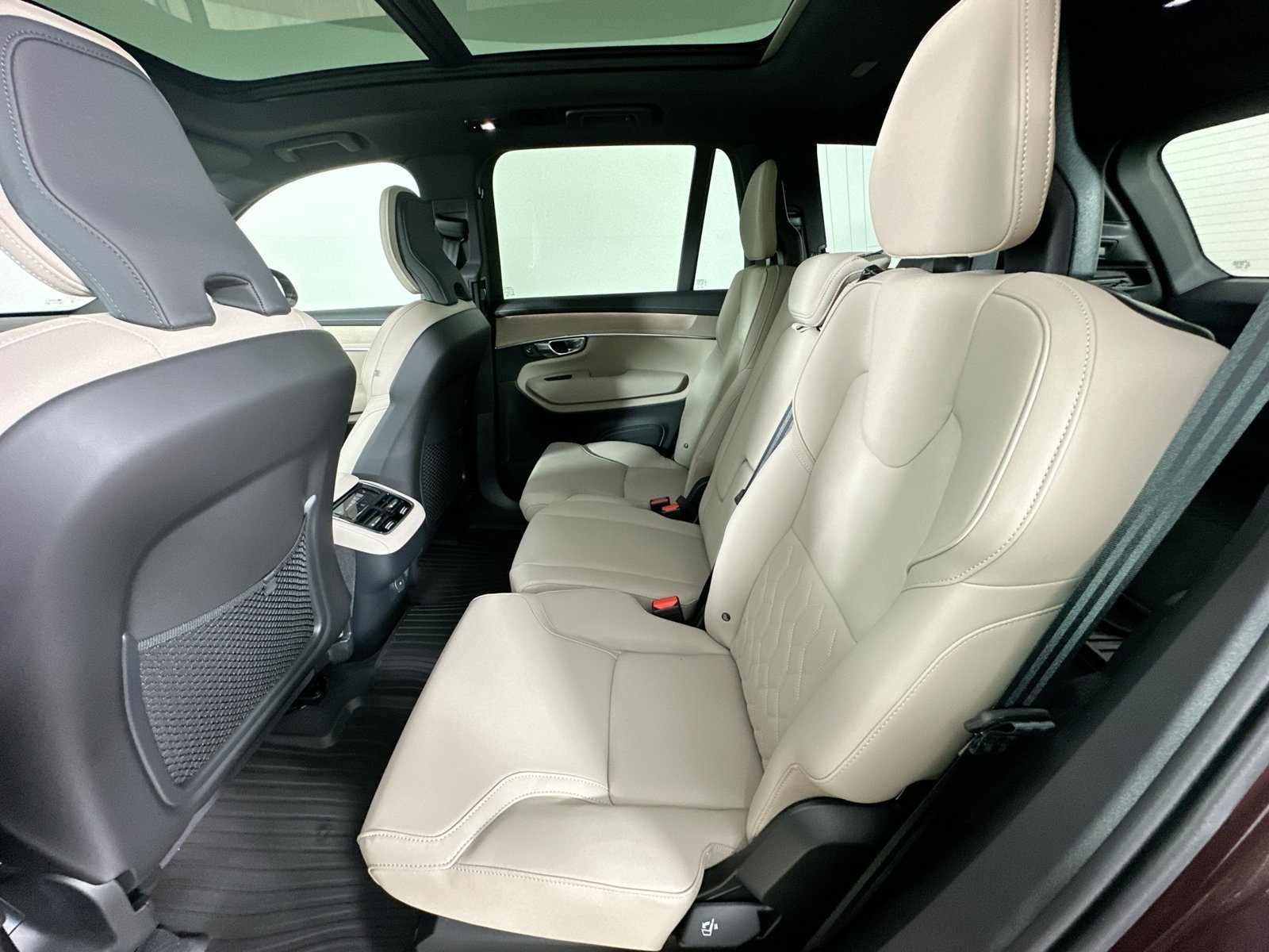 New 2026 Volvo XC90 B5 Core w/ Protection Package Premier AWD/4WD image 37