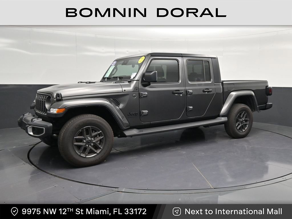 Used 2025 Jeep Gladiator Sport AWD/4WD image 1