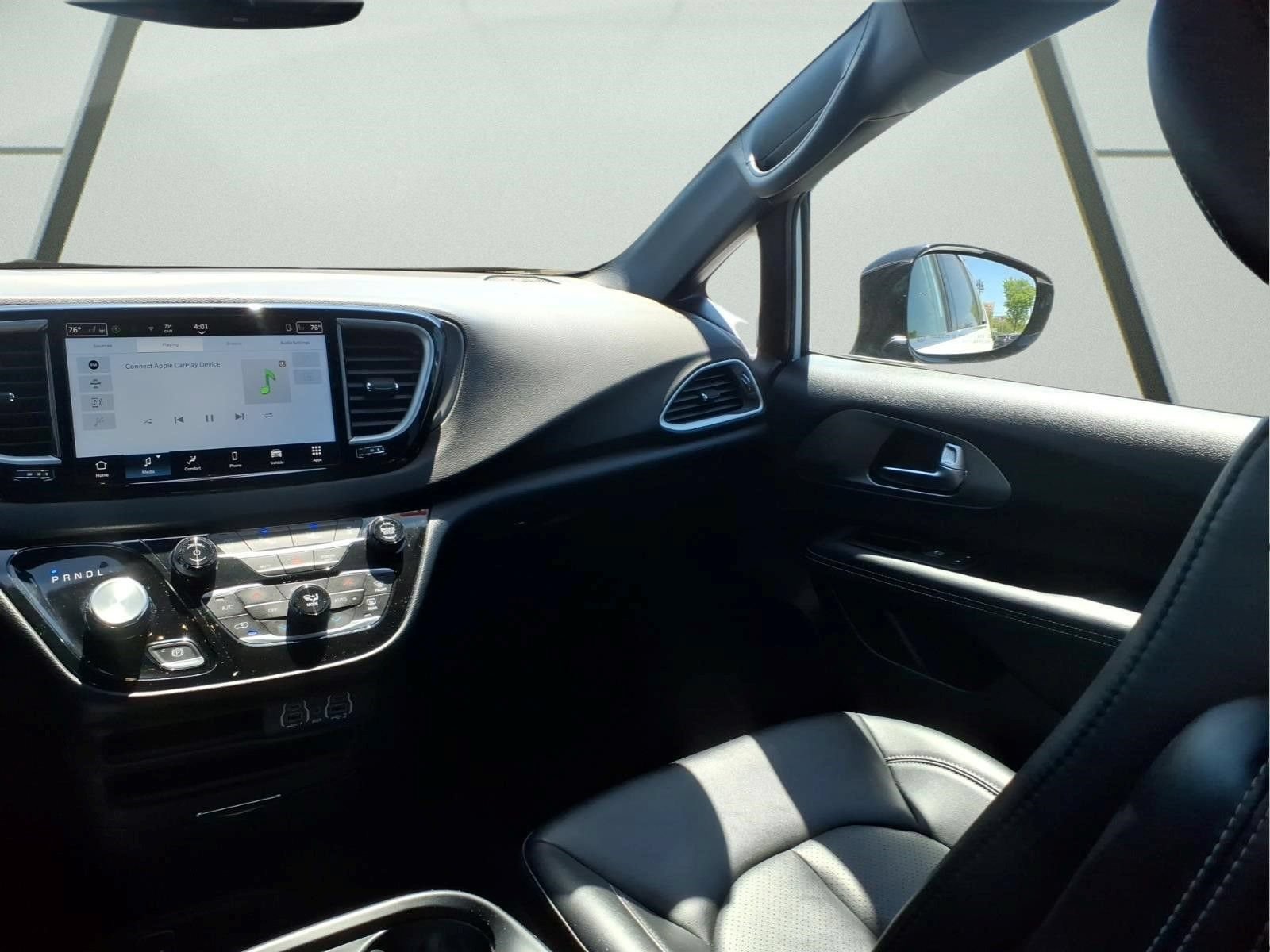 Used 2025 Chrysler Pacifica Select FWD image 12