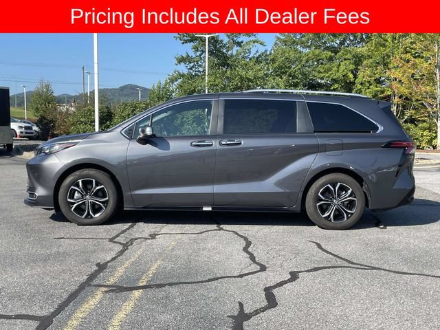 Used 2025 Toyota Sienna Platinum AWD/4WD image 2