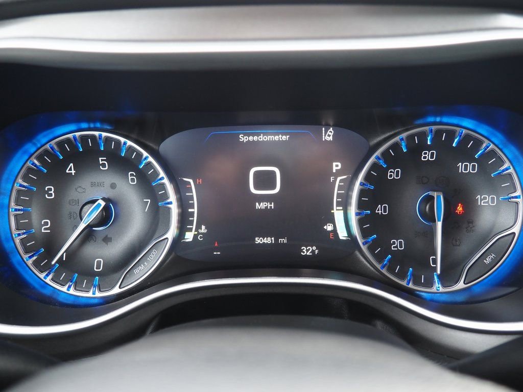 Used 2024 Chrysler Pacifica Touring-L image 44