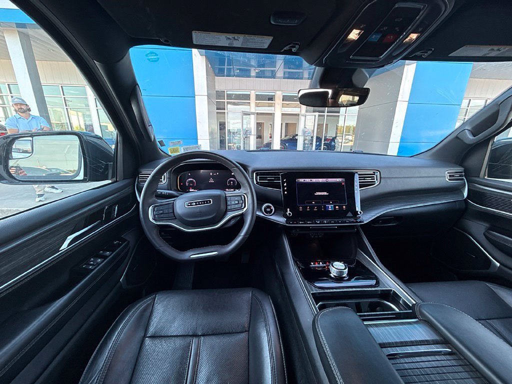 Used 2024 Jeep Wagoneer Series II RWD image 10