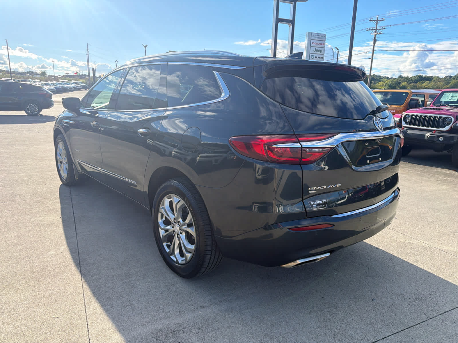 Used 2020 Buick Enclave Avenir w/ Avenir Technology Package AWD/4WD image 6