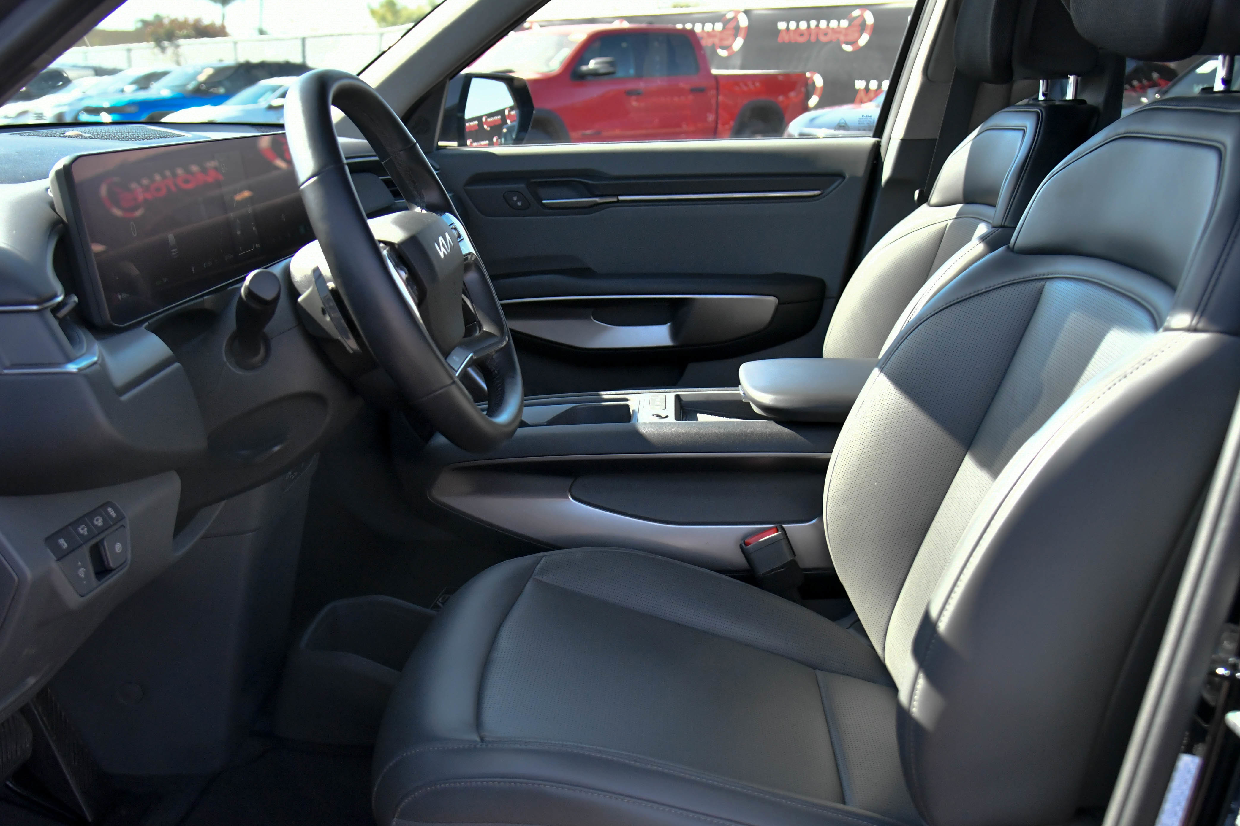 Used 2024 Kia EV9 Light Long Range RWD image 18