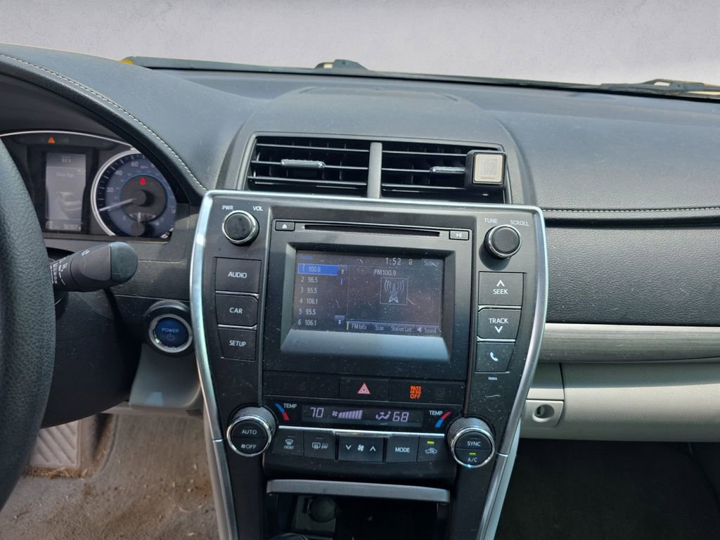 Used 2017 Toyota Camry LE FWD image 11